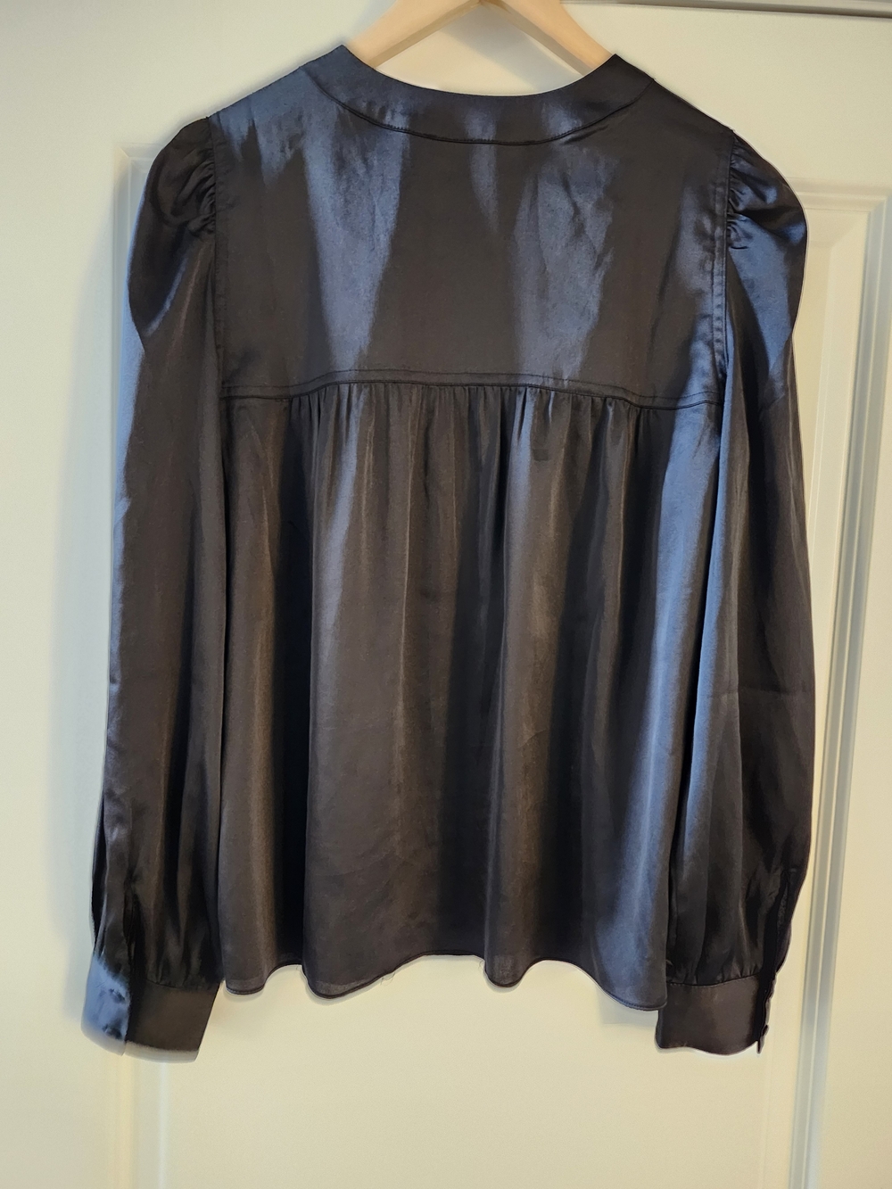 White House Black Market Black Satin V-Neck Blouse Puff Sleeve M - Picture 6 of 6